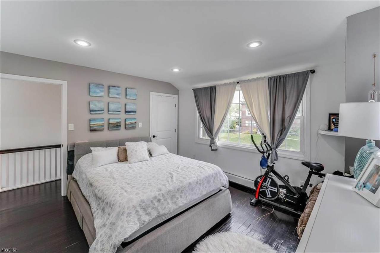2 Livingston Ave - Photo 1