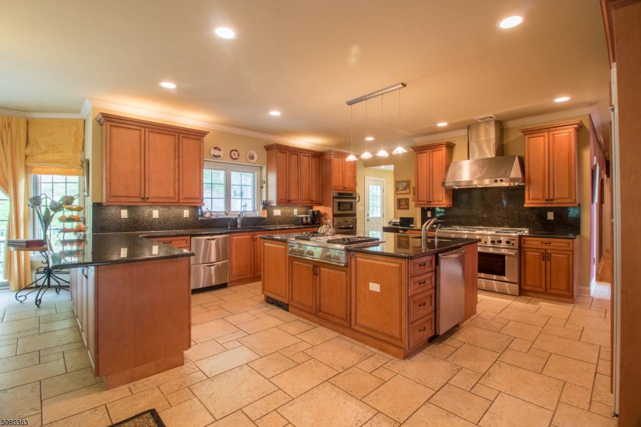 50 Crescent Dr - Photo 1