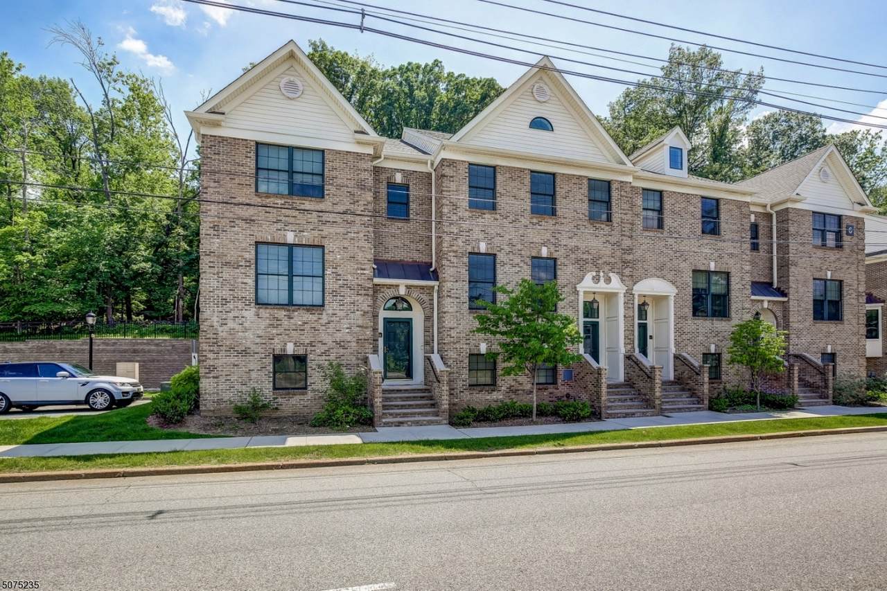 26 Bloomfield Ave - Photo 1
