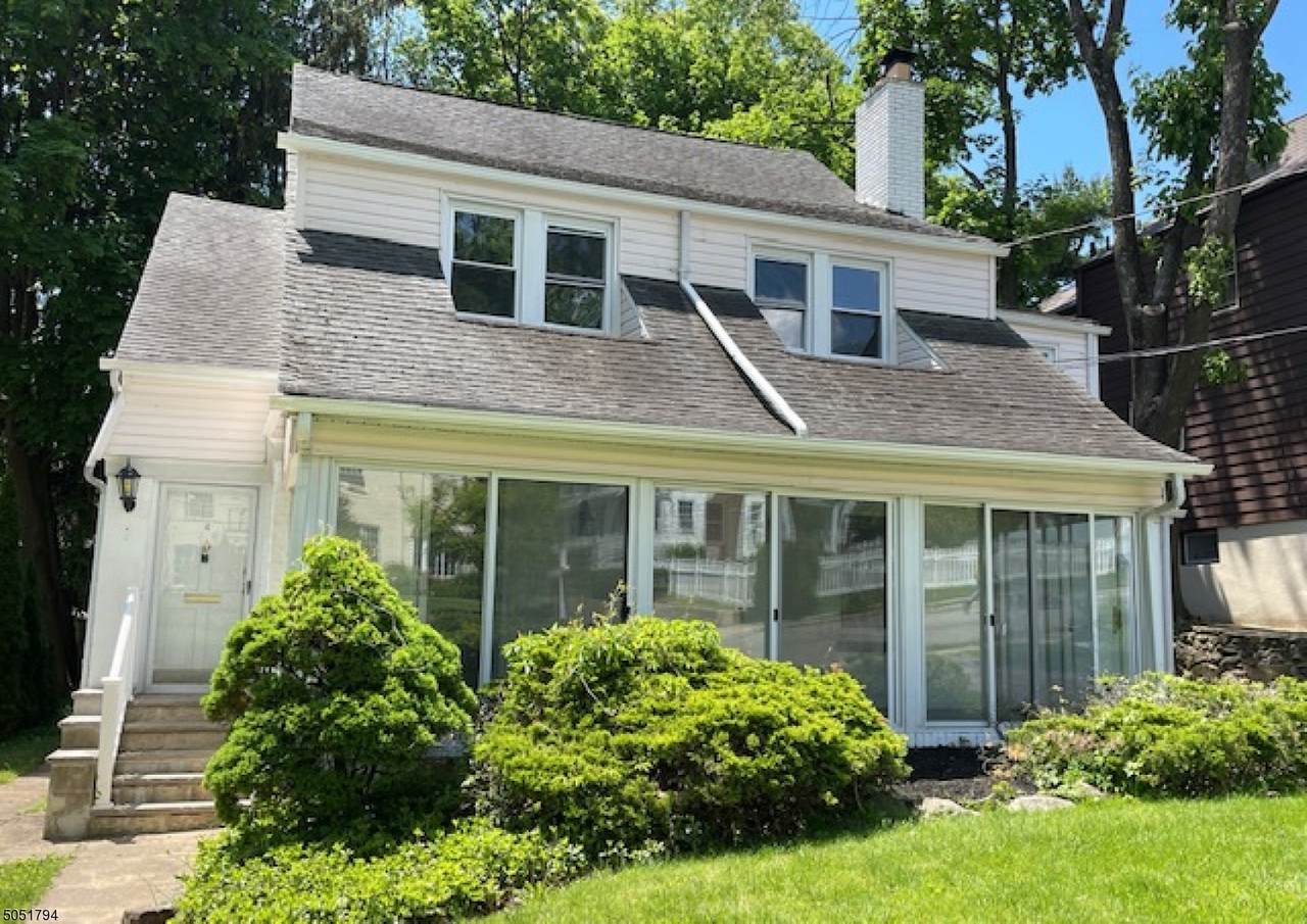 4 Silver Spring Rd - Photo 1