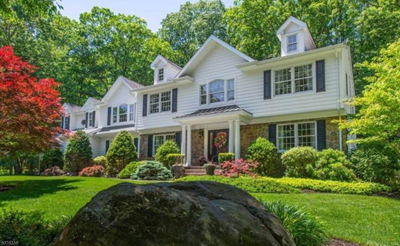 15 Lantern Ln - Photo 1