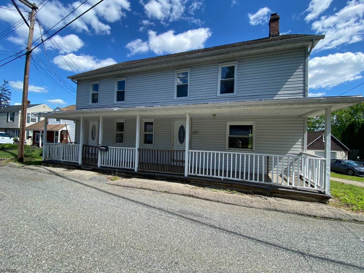 307 W Baldwin St - Photo 1