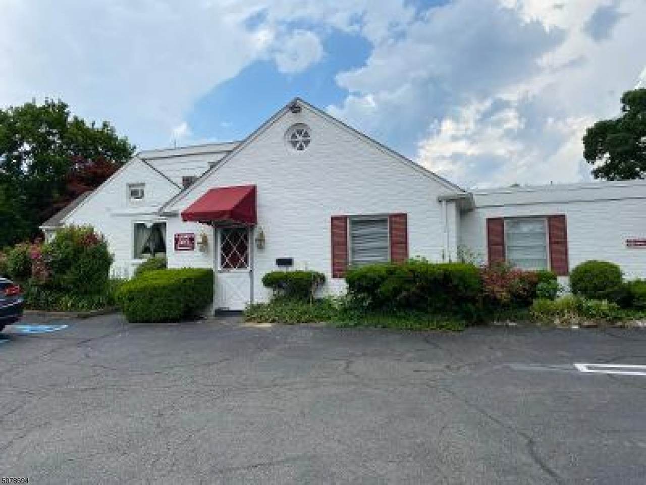 420 Morris Ave - Photo 1