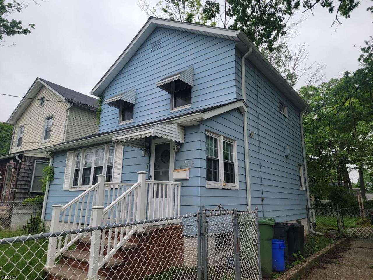 703 Spruce St - Photo 1