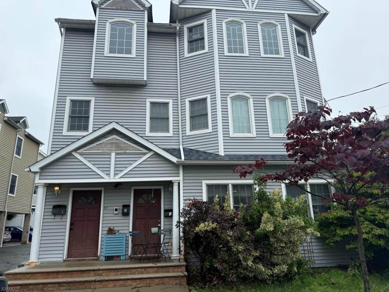 27 Sussex Ave - Photo 1