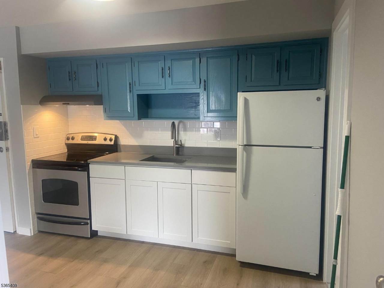 22 Jackson Ave - Photo 1