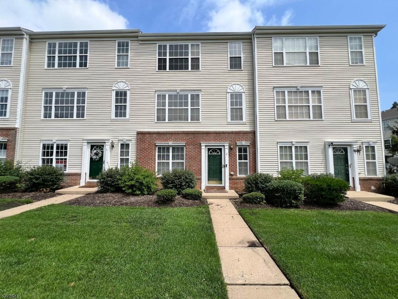 5 Kuczynski Dr - Photo 1