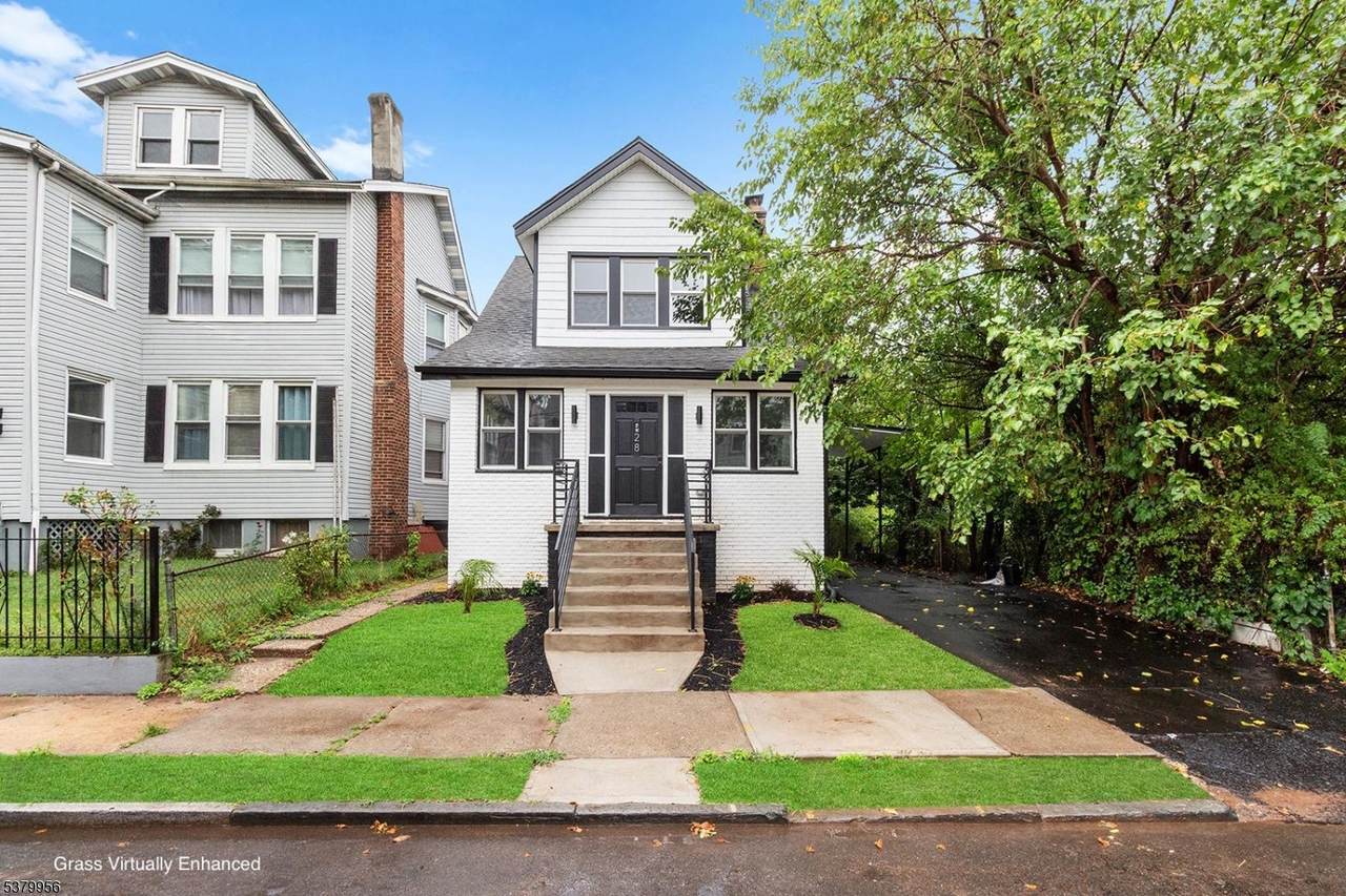 28 Schuyler Ave - Photo 1