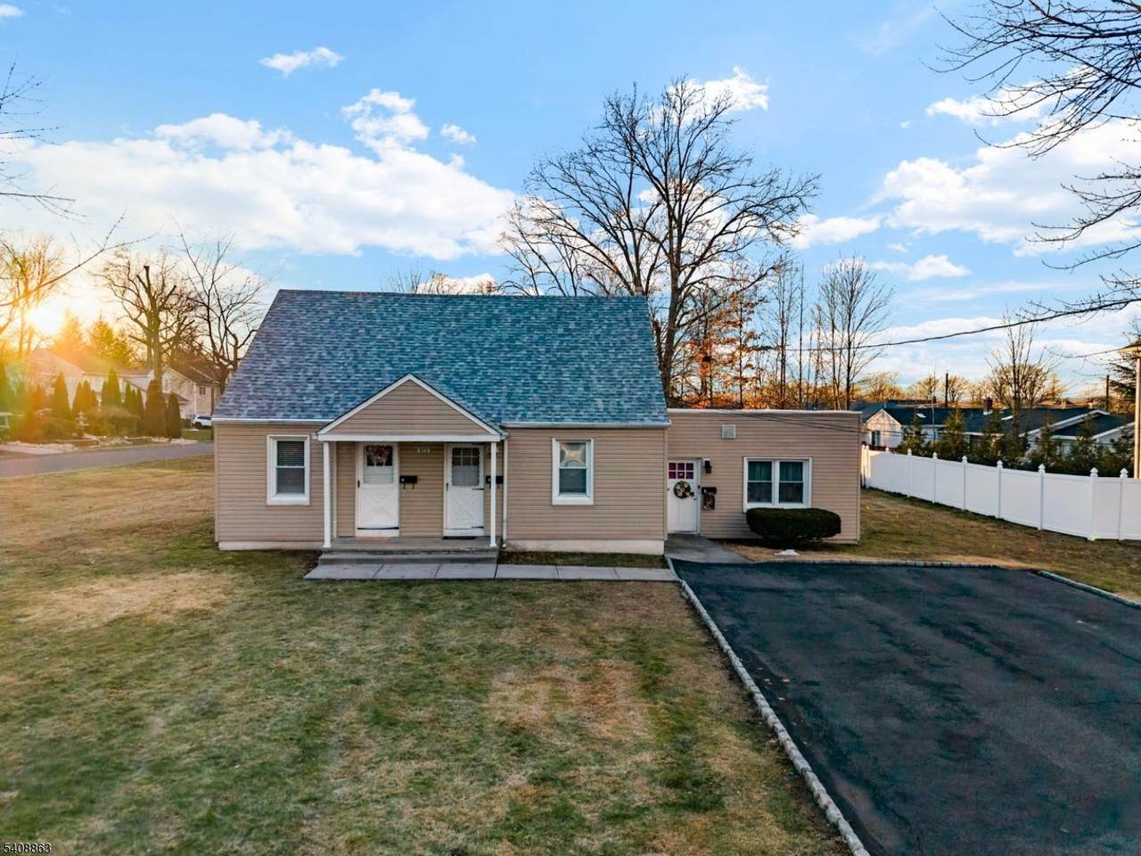 973 Ellis Pkwy - Photo 1