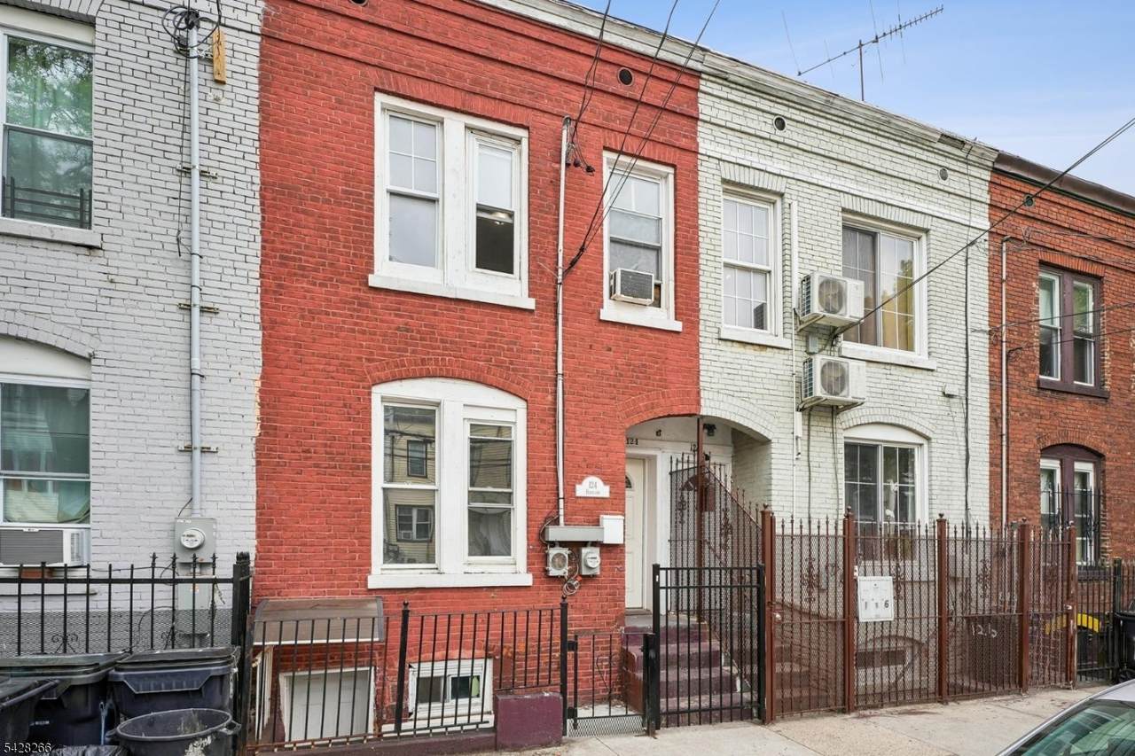 124 Highland Ave - Photo 1