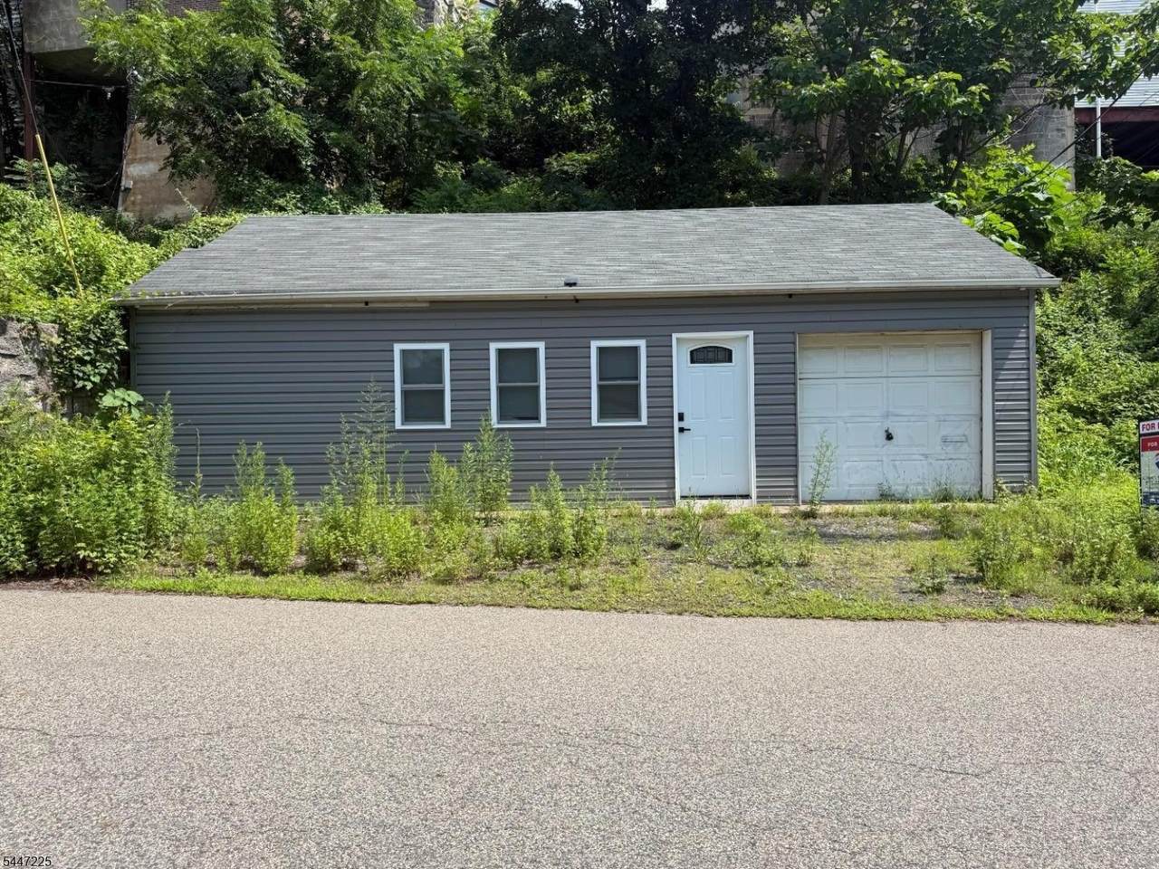 151 Plane St - Photo 1