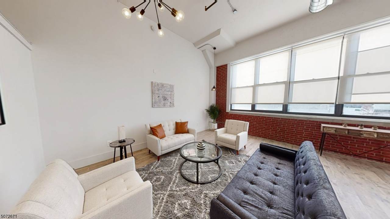 300 Hoyt St - Photo 1