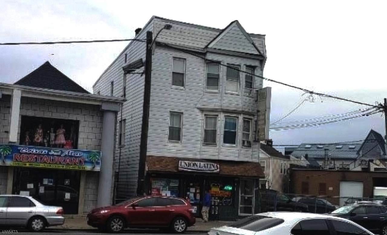 352 Bloomfield Ave - Photo 1