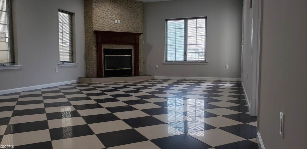 276 Beachway Ave Apt 4 - Photo 1