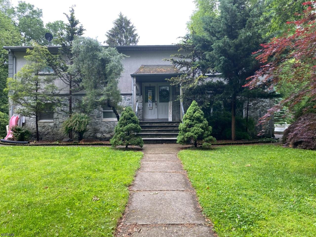 88 Ryerson Ave - Photo 1