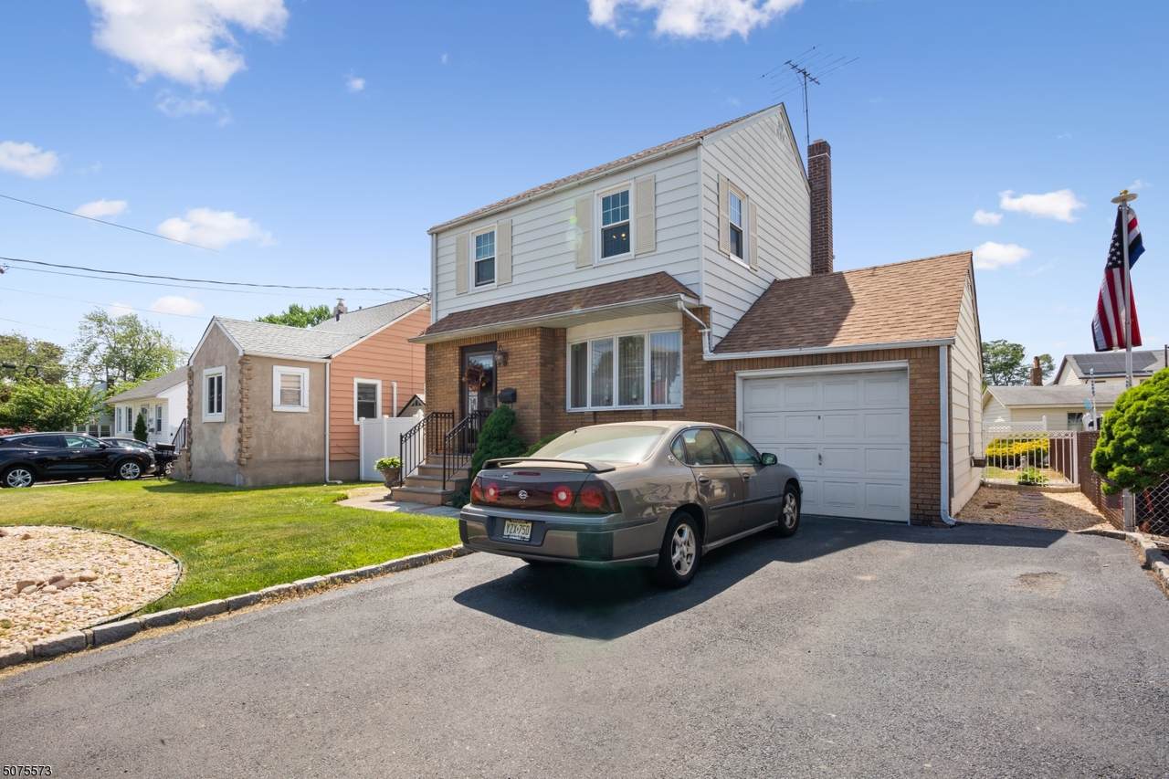 301 Franklin Ave - Photo 1