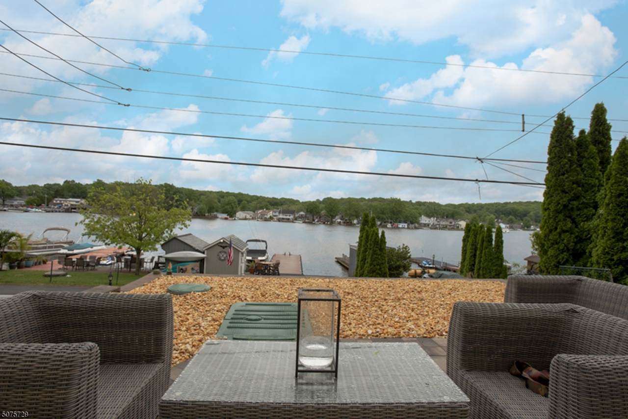 33 S Lakeside Ave - Photo 1
