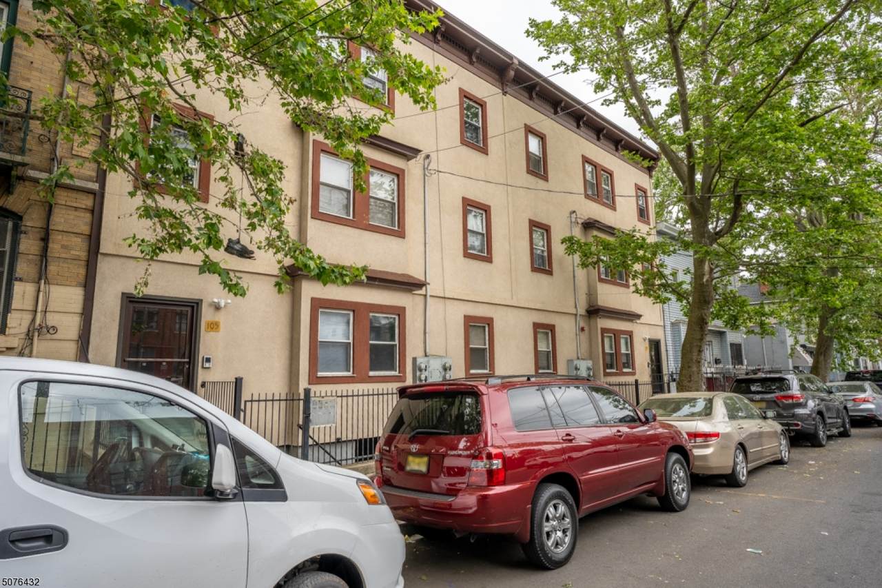 105 Cutler St - Photo 1