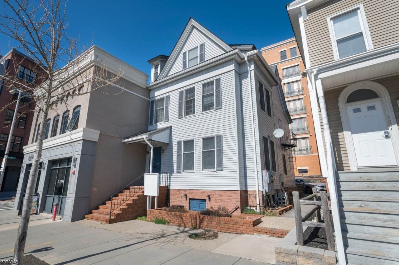 4 Maple Ave - Photo 1