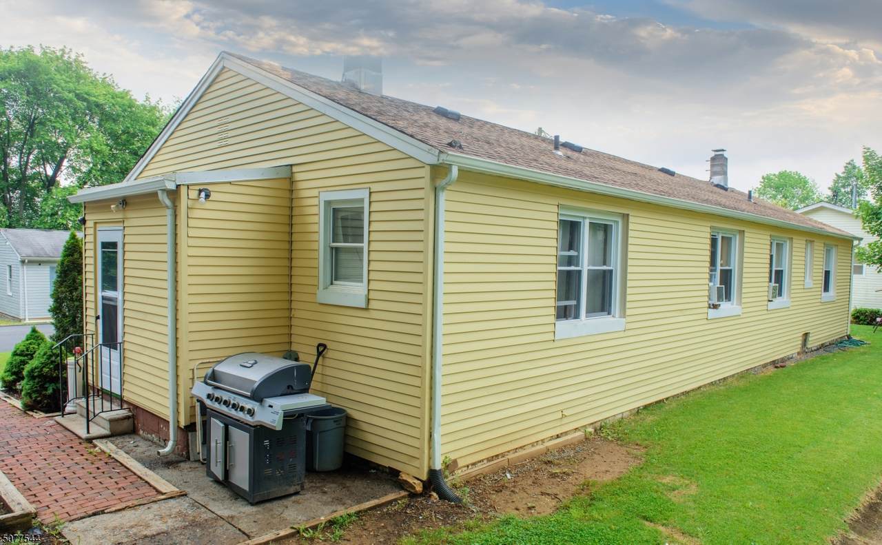 27 Garfield Ave - Photo 1