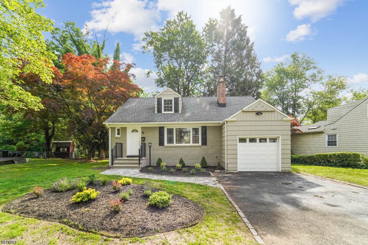 18 Lyons Pl - Photo 1