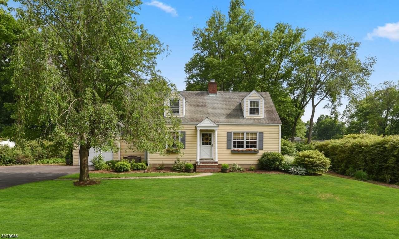 8 Pine St - Photo 1