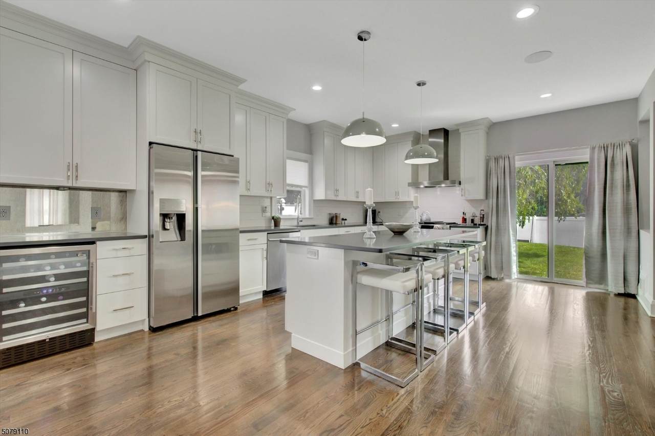 168 S Michigan Ave - Photo 1