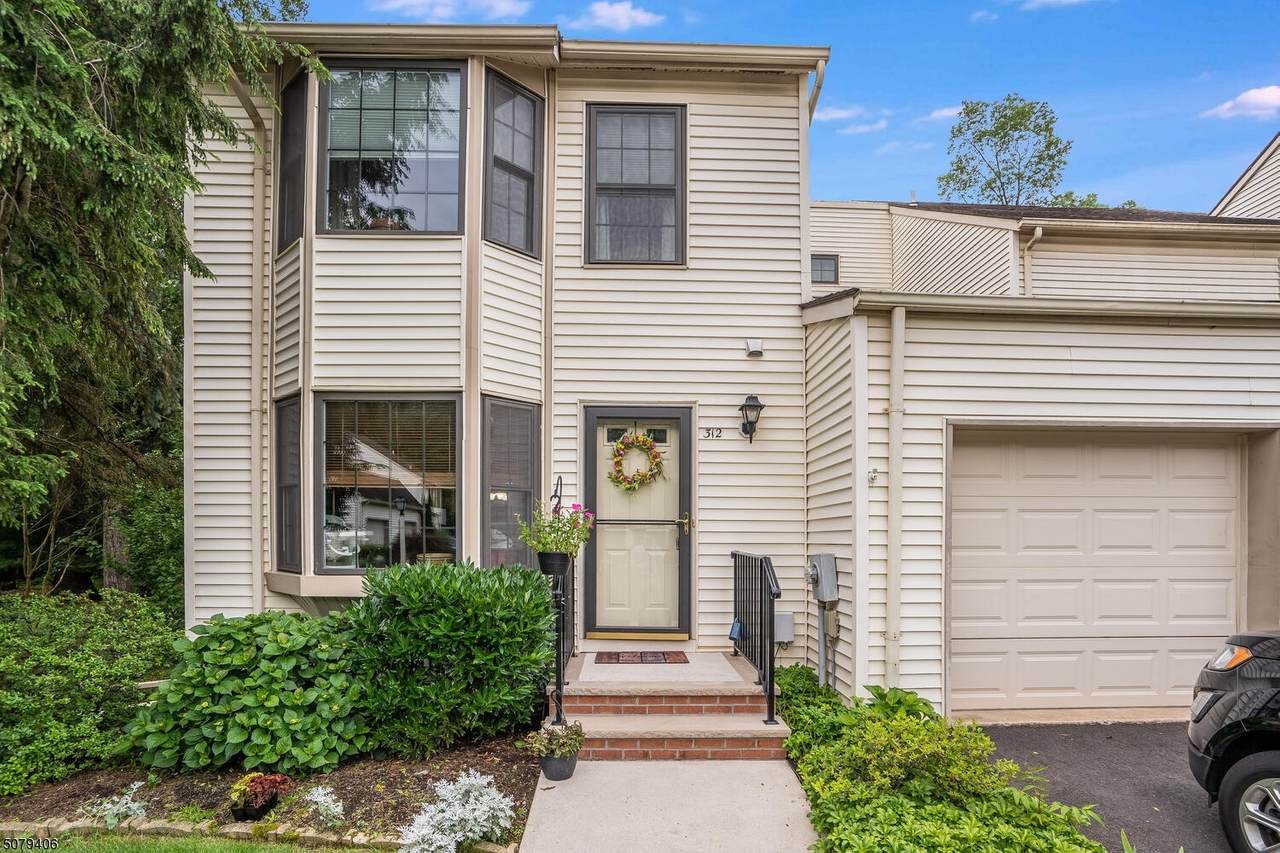 312 Jamestown Ct - Photo 1