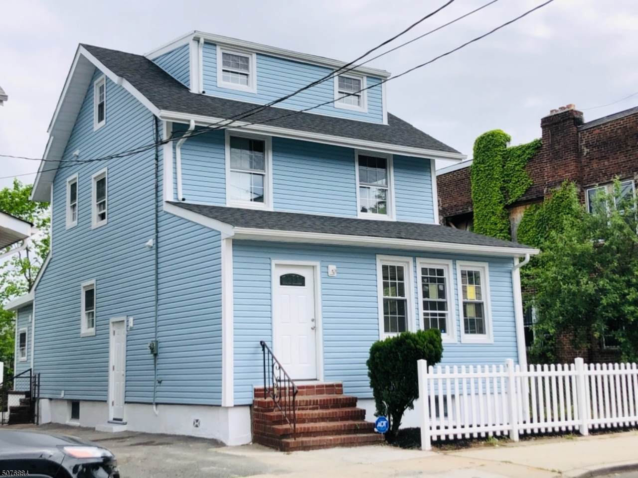 86 Lincoln Pl - Photo 1