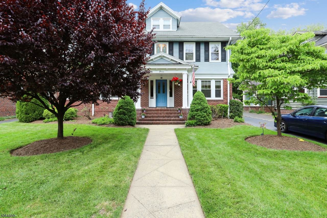 15 Courter Ave - Photo 1
