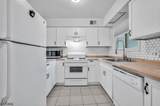 233 Spruce Ct - Photo 8