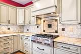 746 Clarence St - Photo 8