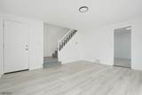 1570 Clinton Pl - Photo 3