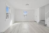 1570 Clinton Pl - Photo 4