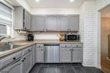 72 Lawrence Dr - Photo 11