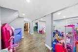214 W 17Th St - Photo 9