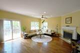 10 Queens Ln - Photo 2