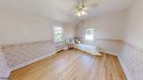 842 Travers St - Photo 15