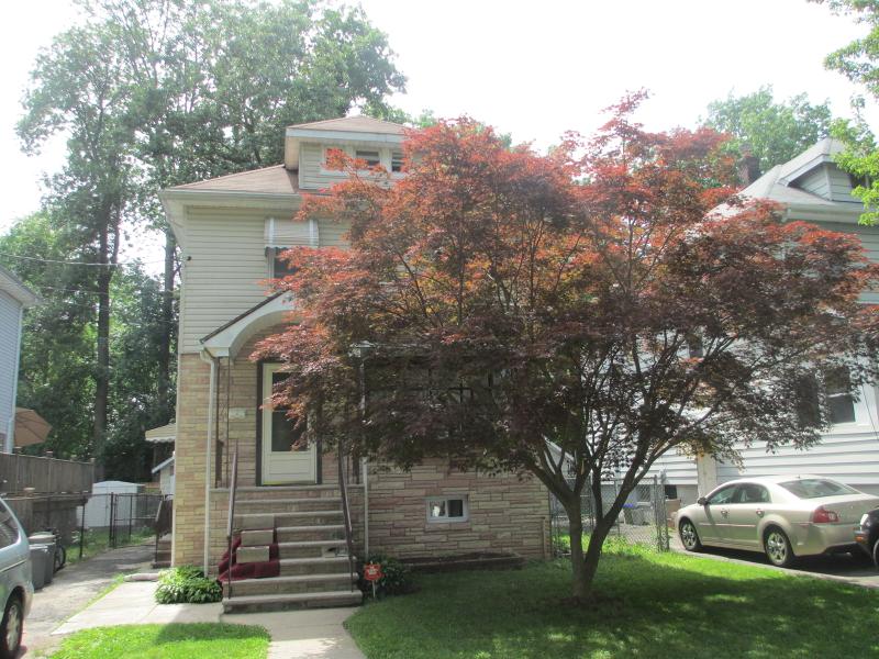 206 Pine St - Photo 1