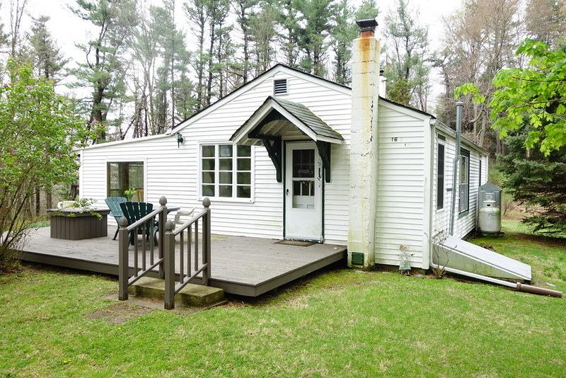 16 Sussex Ln - Photo 1