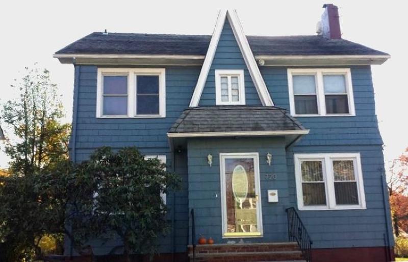 720 Dorbett Pl - Photo 1