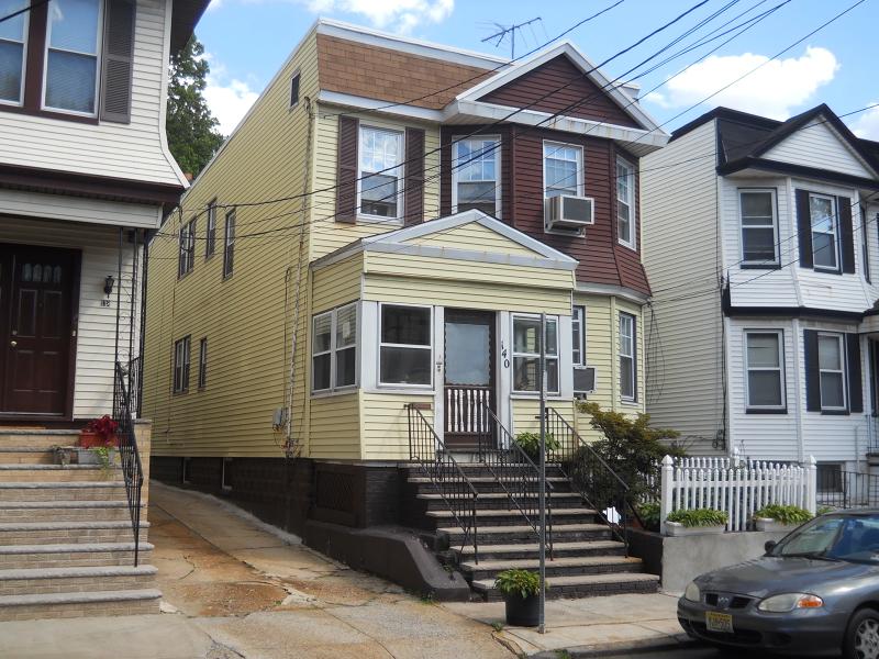 140 Hobson St - Photo 1