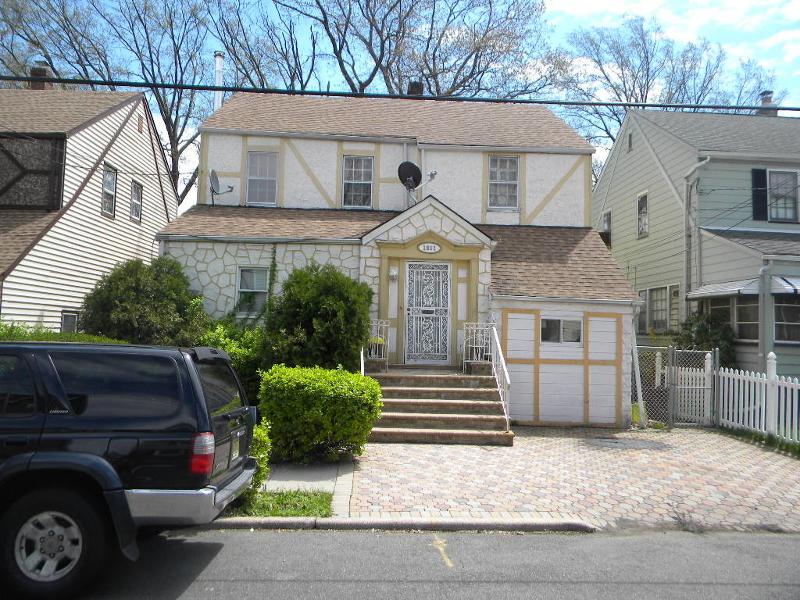 1611 Bayview Ave - Photo 1