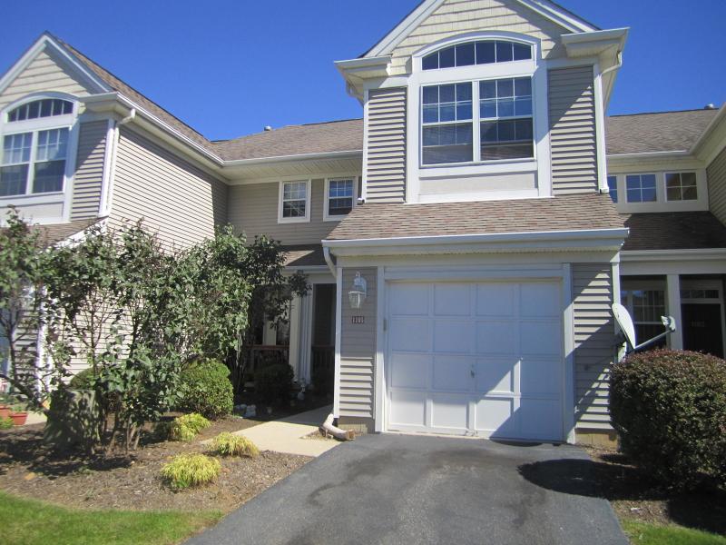 1105 Highland Ct - Photo 1