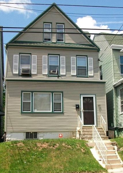 89 40th St - Photo 1
