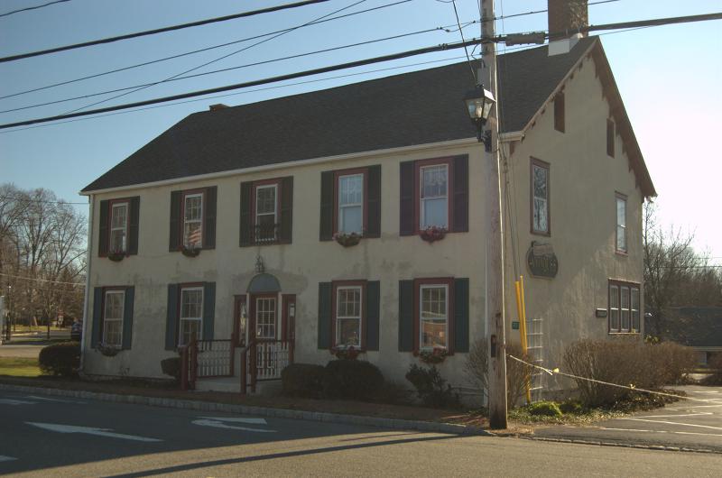 484 Main St - Photo 1
