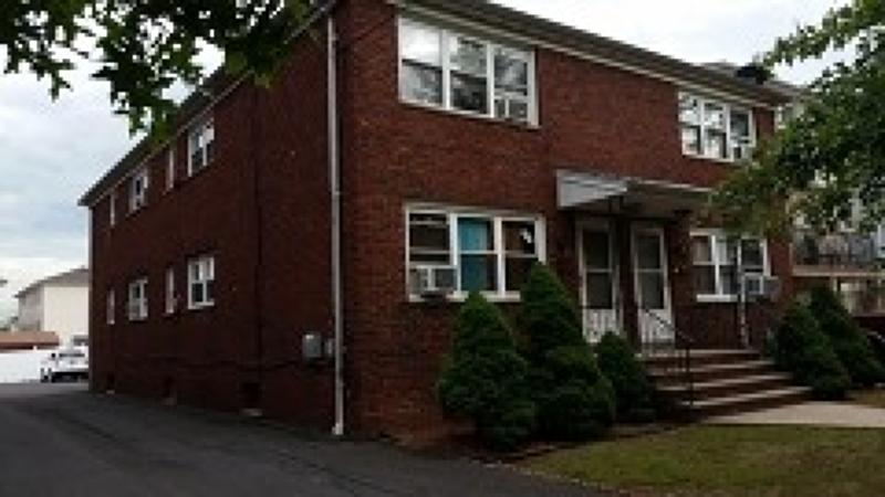 923 Jackson Ave - Photo 1