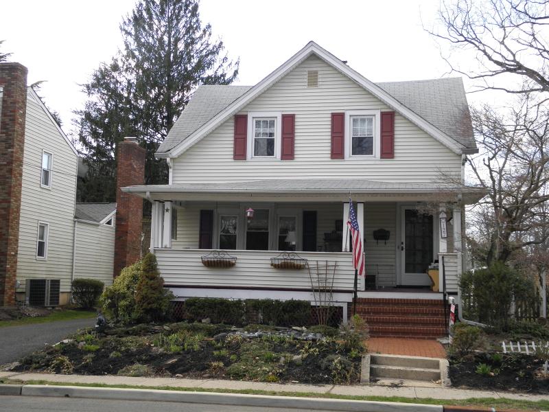 127 Grove St - Photo 1