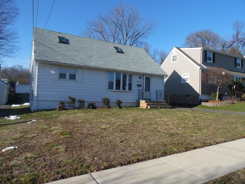 27 Glen Oaks Ct - Photo 1