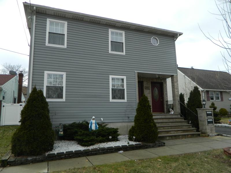 1012 Clinton St - Photo 1
